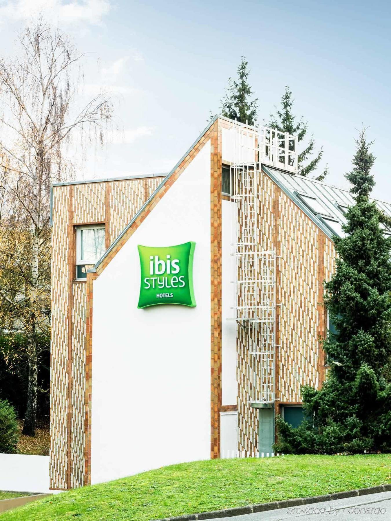 Ibis Styles Paris Velizy Hotel Exterior photo